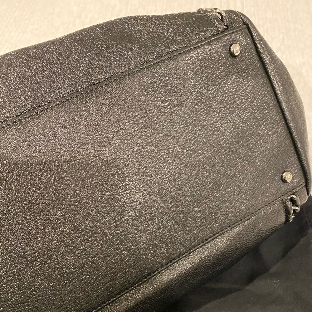 authentic CHANEL Luxe Ligne Bowler Bag - Picture 6 of 12